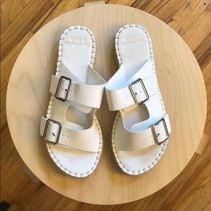 Abercrombie & Fitch Woman’s White Buckle Sandal